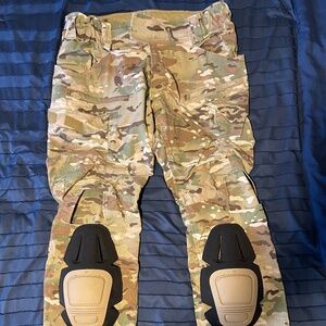 Crye G4 Combat pants with Airflex knee pads
